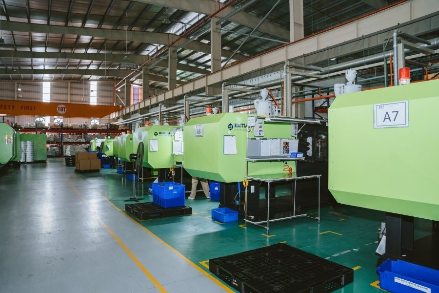 Hệ thống sản xuất ép nhựa tại BQP được vận hành theo định hướng quản lý môi trường và phát triển bền vững.